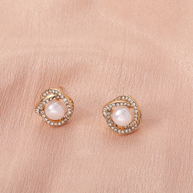 Classic Pearl Earring with Timeless Appeal