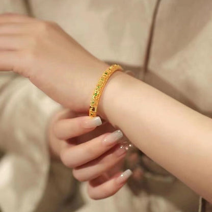 Romantic Gold Bracelet for Special Moments