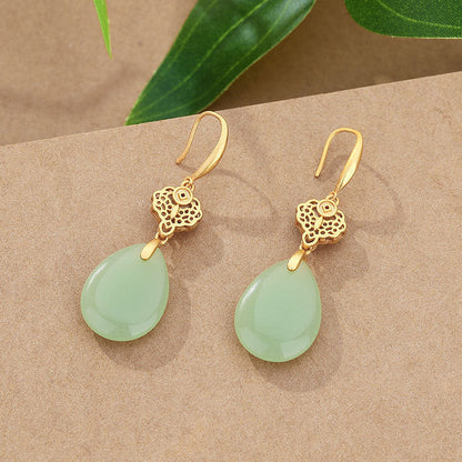 Classic Gold Earring with Timeless Appeal