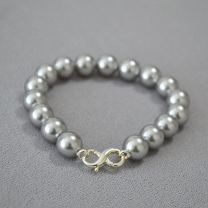 Classic Pearl Necklace with Timeless Appeal