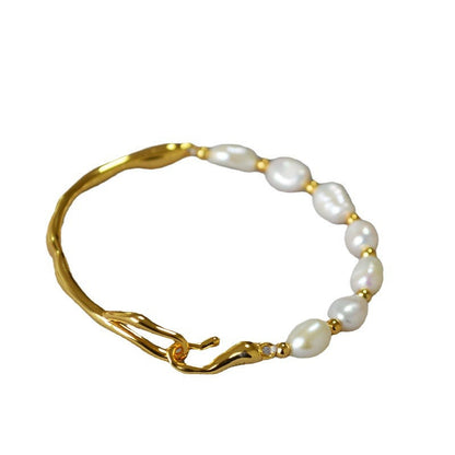 Romantic Gold Bracelet for Special Moments