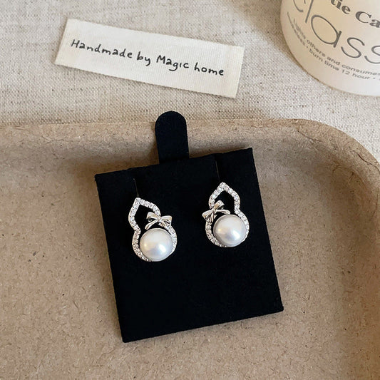 Classic Pearl Earring with Timeless Appeal