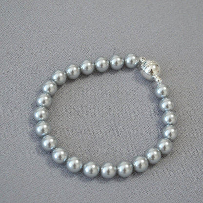 Classic Pearl Necklace with Timeless Appeal