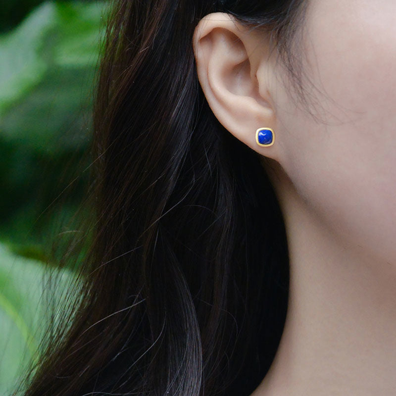 Charming Silver Earring for Any Occasion