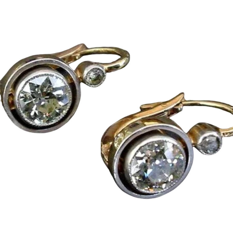 Beautiful Gold Earring with Unique Style