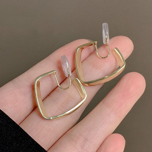 Beautiful Gold Earring with Unique Style