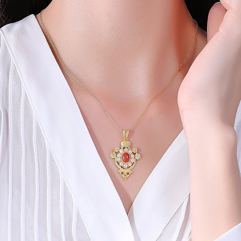 Beautiful Pearl Necklace with Unique Style