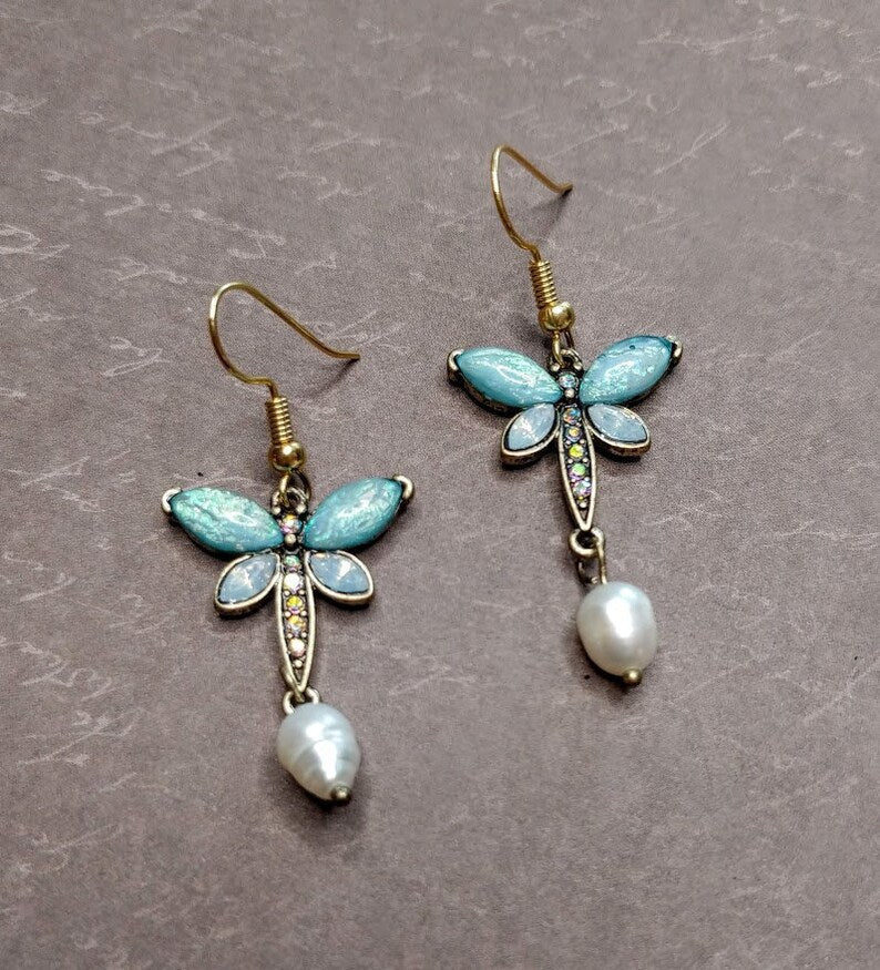 Beautiful Pearl Earring with Unique Style