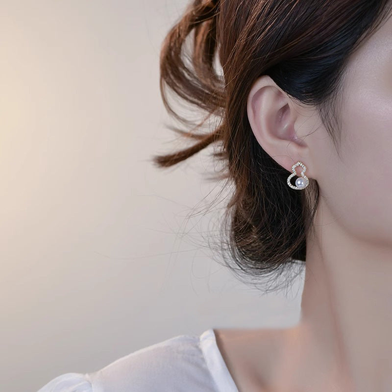 Classic Pearl Earring with Timeless Appeal
