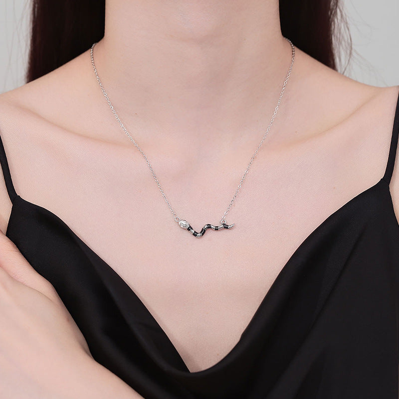 Beautiful Silver Necklace with Unique Style