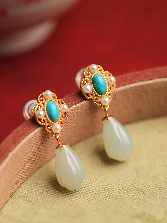 Charming Silver Earring for Any Occasion