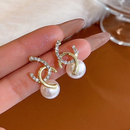 Beautiful Pearl Earring with Unique Style