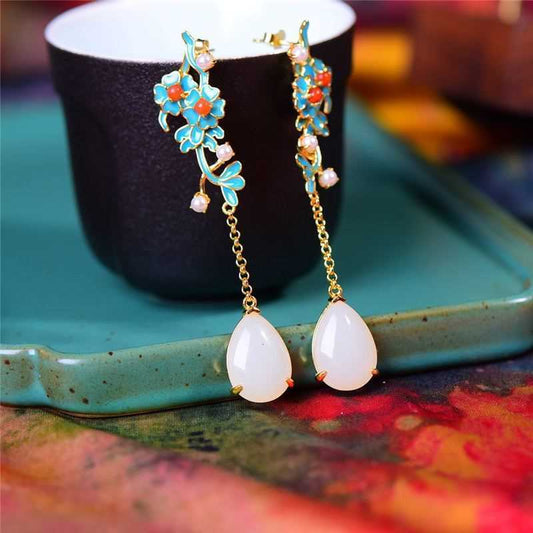 Romantic Silver Earring for Special Moments