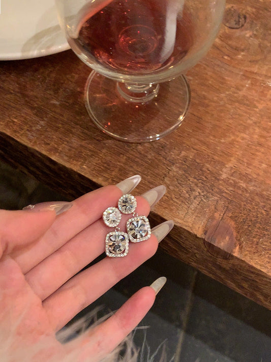 Charming Earring for Any Occasion