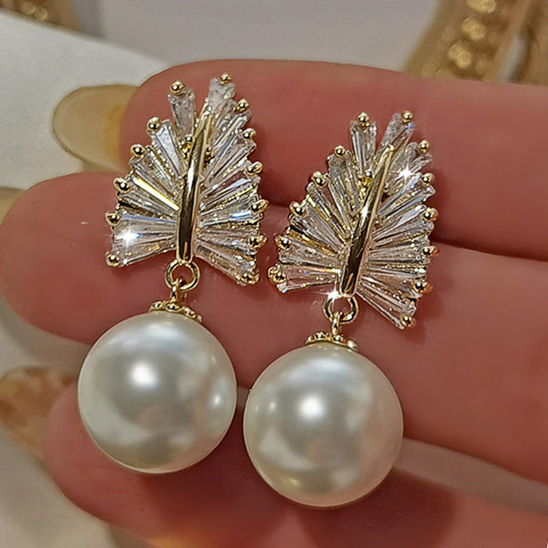 Romantic Pearl Earring for Special Moments