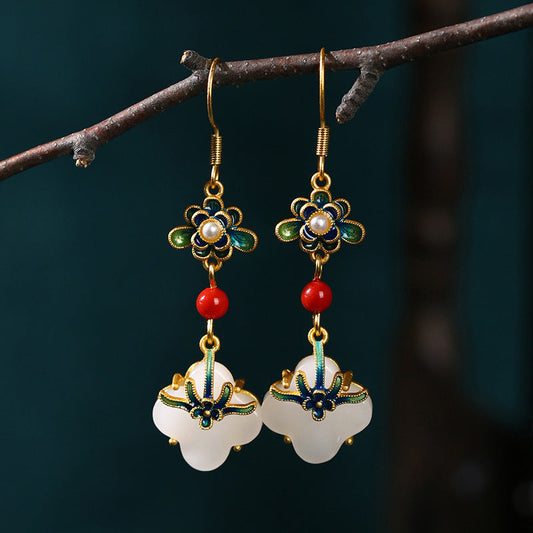 Charming Earring for Any Occasion