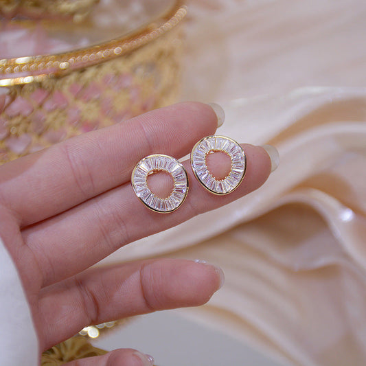 Charming Earring for Any Occasion