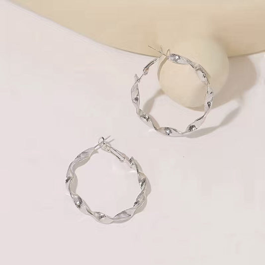 Romantic Gold Earring for Special Moments