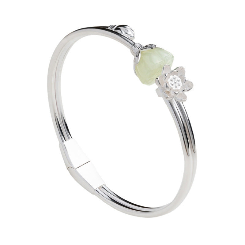 Classic Silver Bracelet with Timeless Appeal