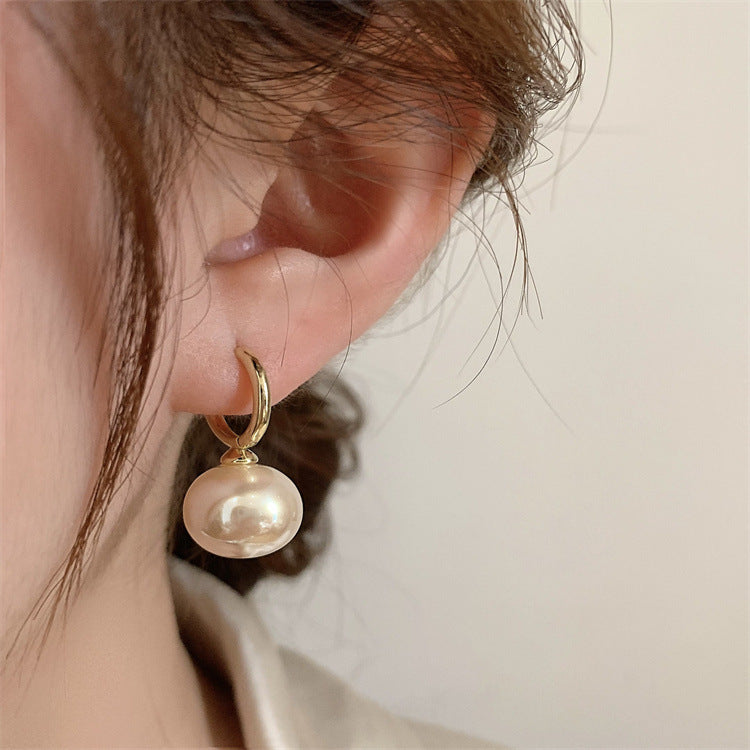 Classic Pearl Earring with Timeless Appeal