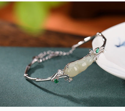Romantic Gold Bracelet for Special Moments