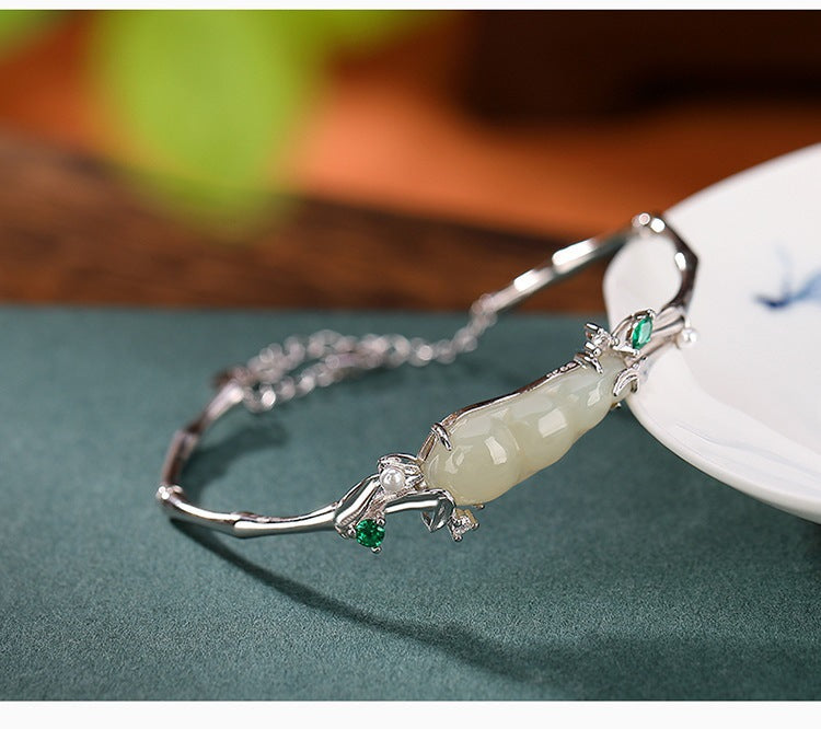 Romantic Gold Bracelet for Special Moments