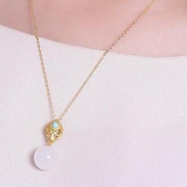 Beautiful Gold Necklace with Unique Style
