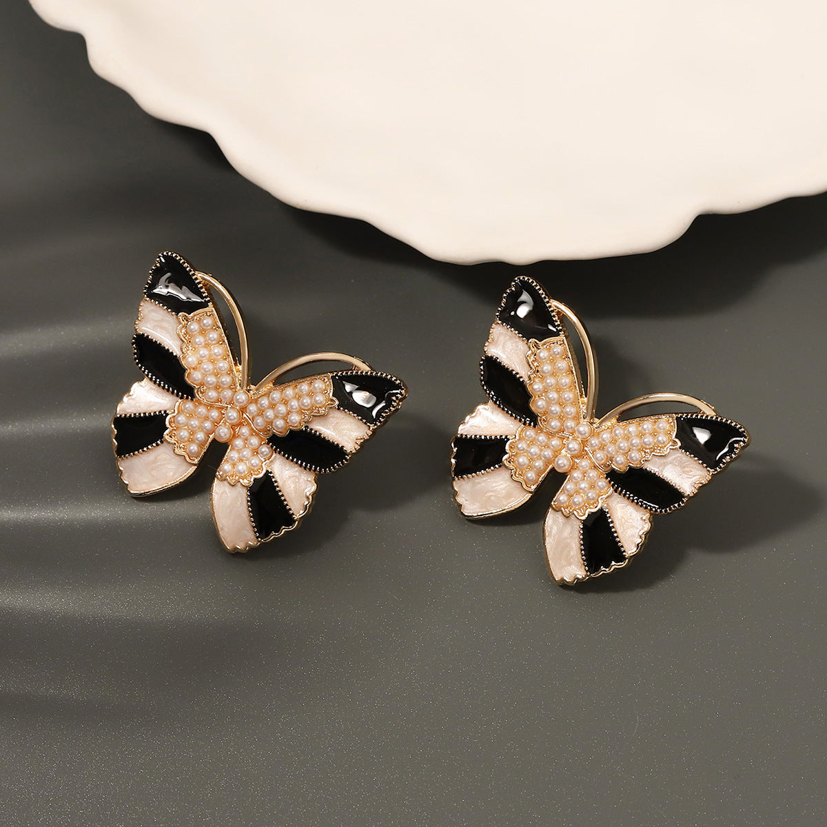 Romantic Pearl Earring for Special Moments