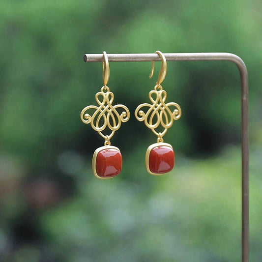 Classic Gold Earring with Timeless Appeal