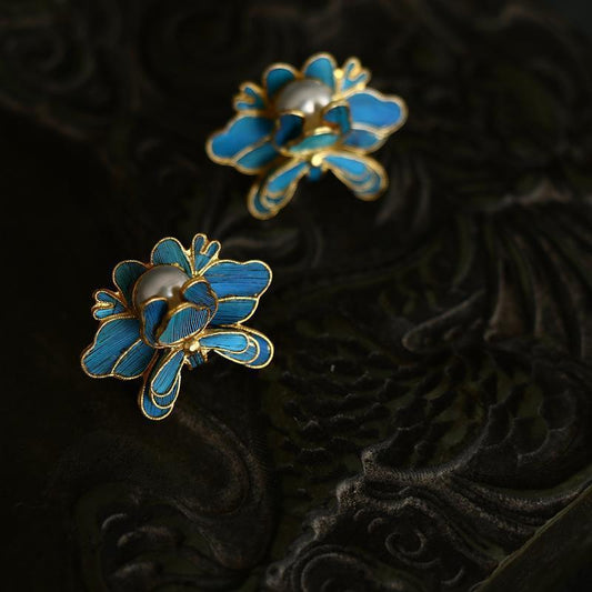 Charming Gold Earring for Any Occasion