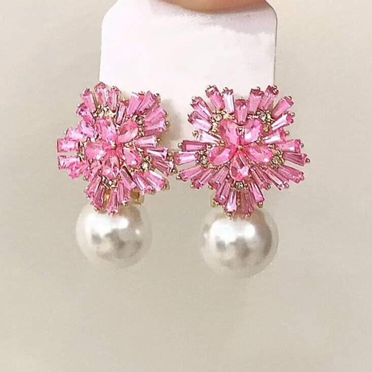 Beautiful Pearl Earring with Unique Style