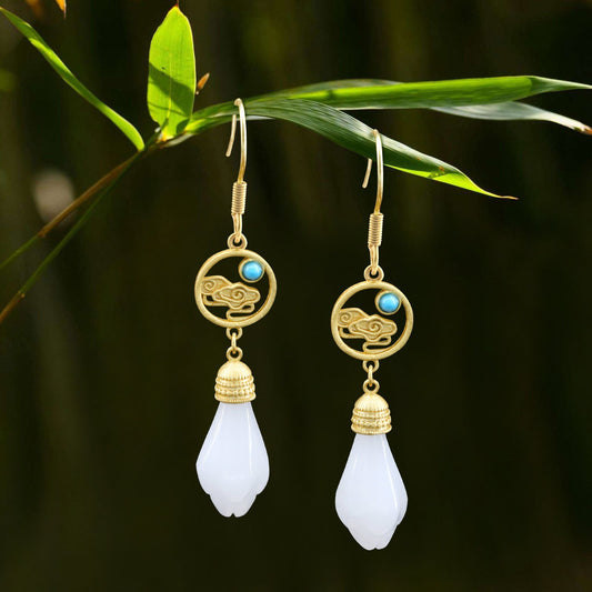 Charming Silver Earring for Any Occasion