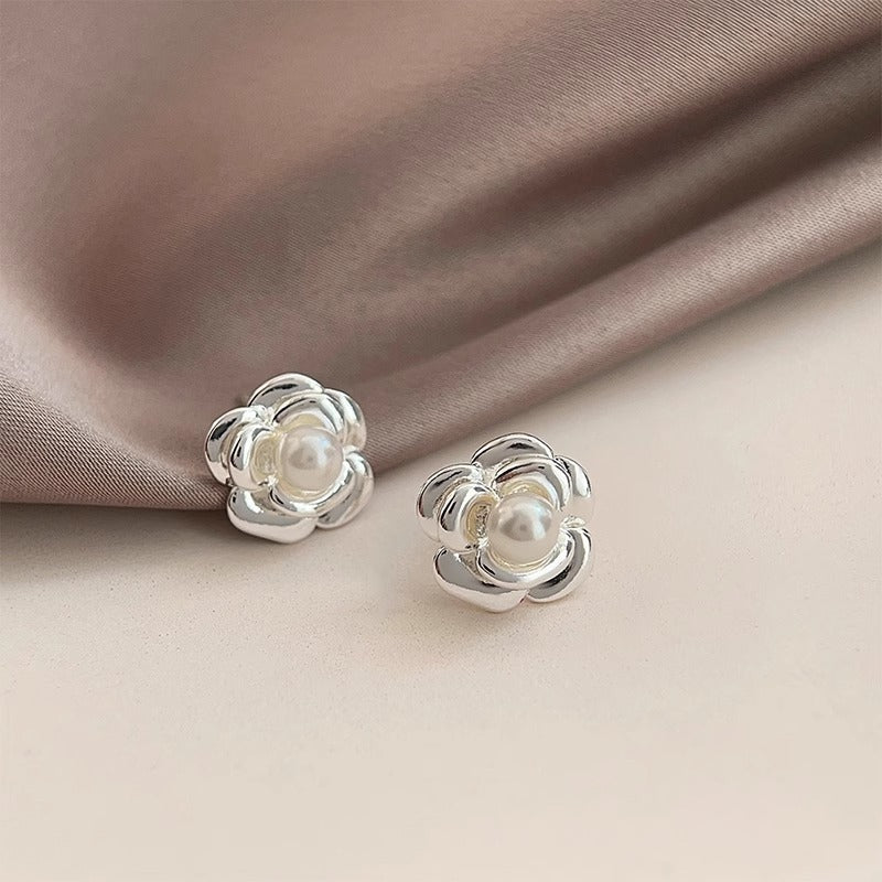 Classic Pearl Earring with Timeless Appeal