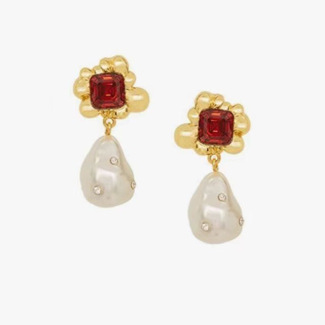 Beautiful Pearl Earring with Unique Style