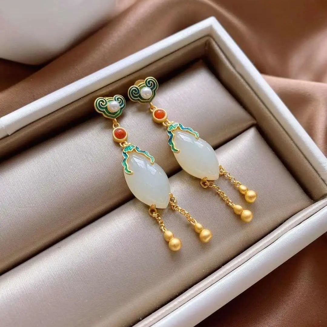 Romantic Pearl Earring for Special Moments