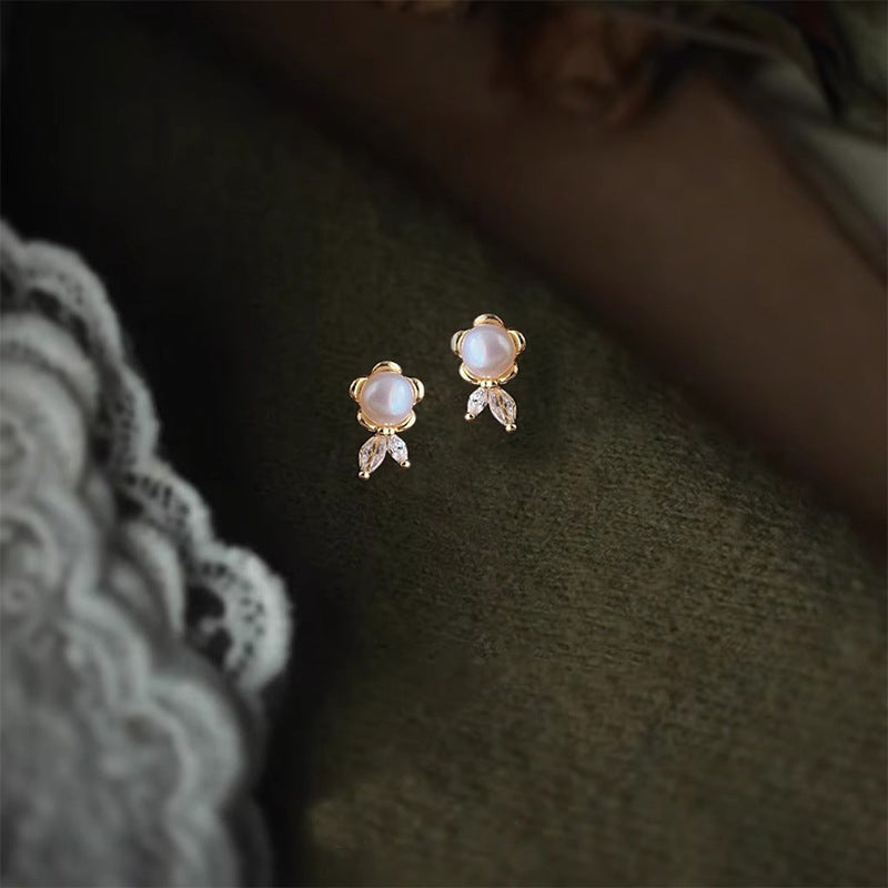 Charming Pearl Earring for Any Occasion