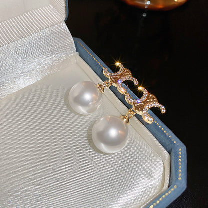 Beautiful Pearl Earring with Unique Style