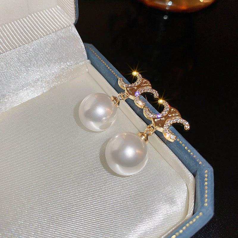 Beautiful Pearl Earring with Unique Style