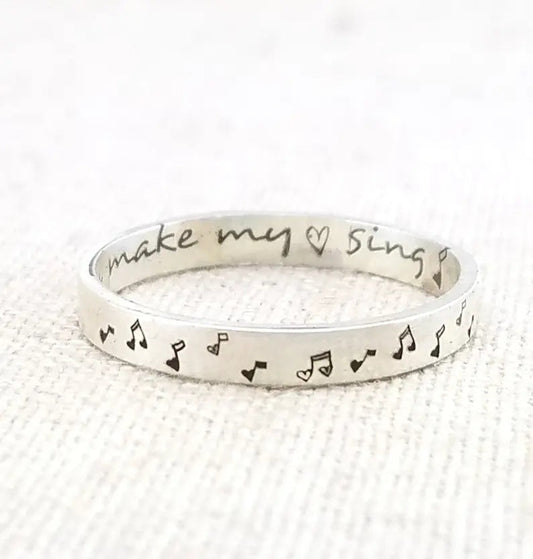 Classic Silver Ring with Timeless Appeal