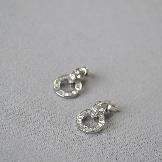 Charming Gold Earring for Any Occasion