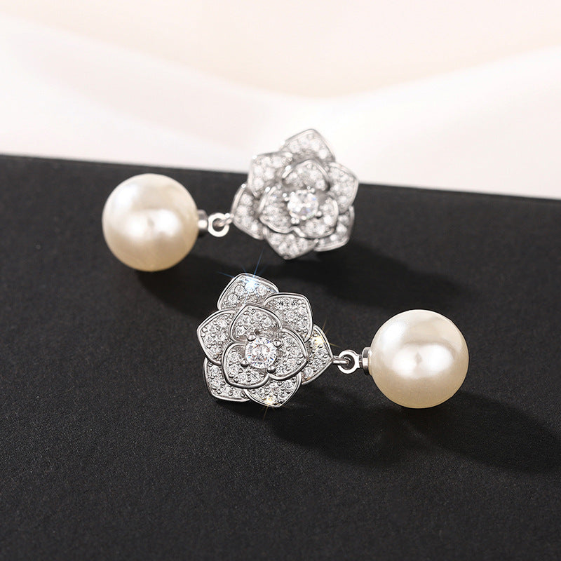 Beautiful Pearl Earring with Unique Style