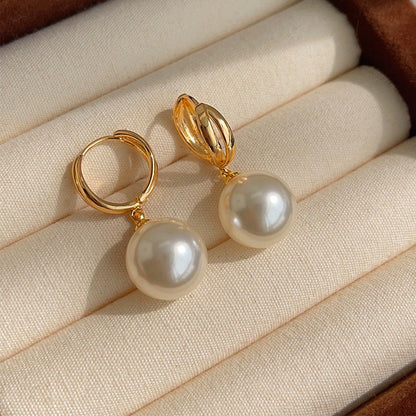 Beautiful Pearl Earring with Unique Style