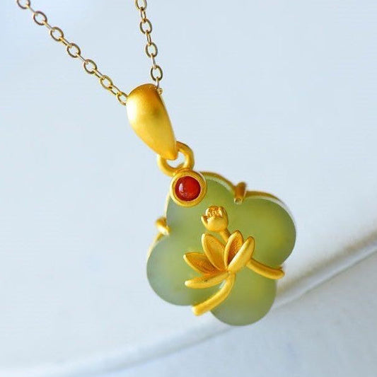 Romantic Gold Pendant for Special Moments