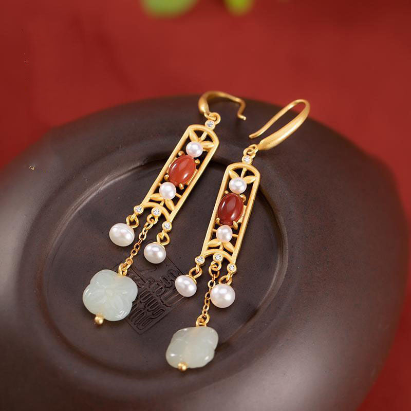 Romantic Gold Earring for Special Moments