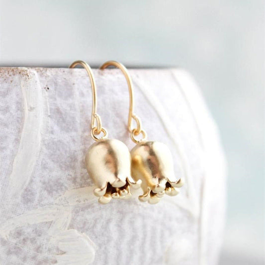 Charming Gold Earring for Any Occasion