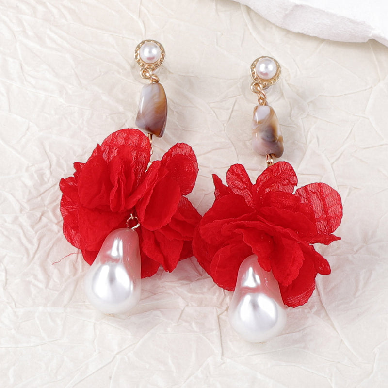 Beautiful Pearl Earring with Unique Style
