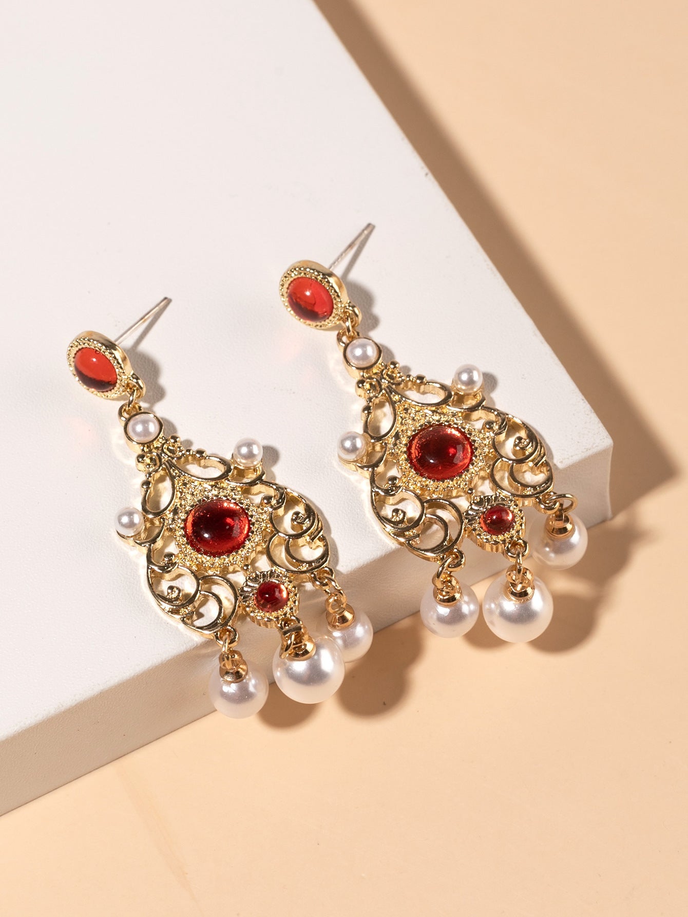 Classic Pearl Earring with Timeless Appeal