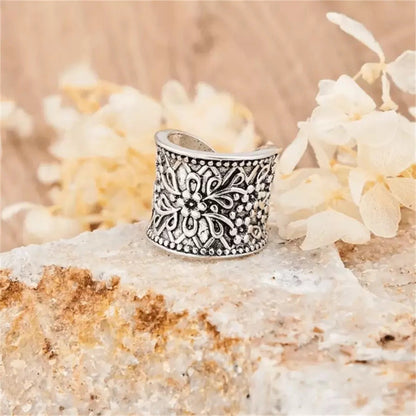 Charming Silver Ring for Any Occasion