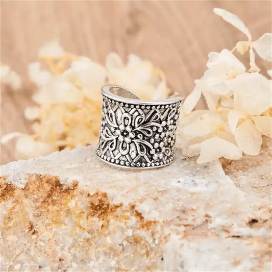 Charming Silver Ring for Any Occasion
