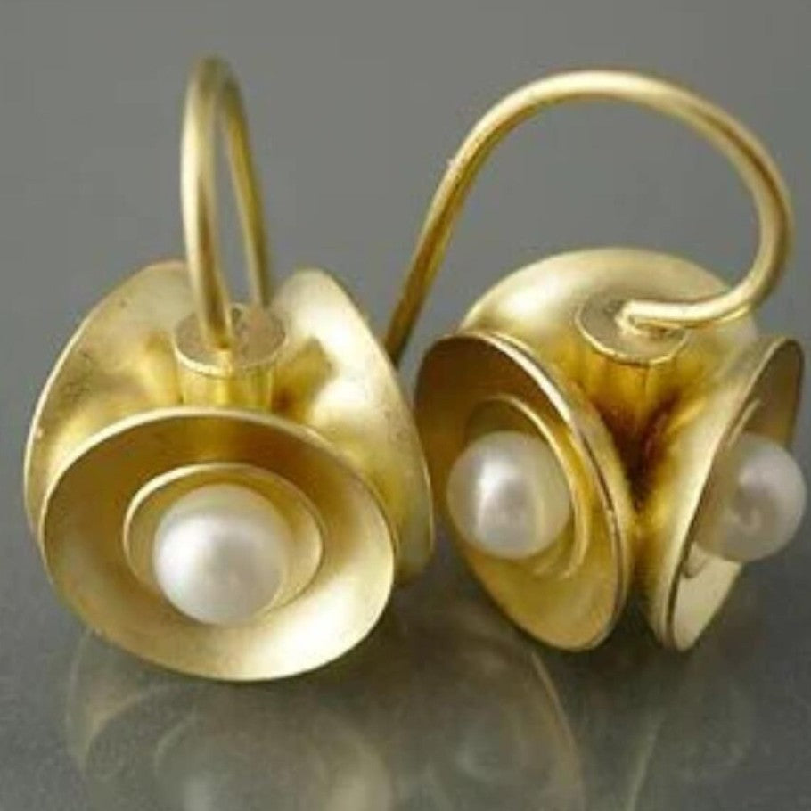 Charming Pearl Earring for Any Occasion